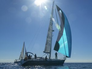 Romeo velero en Aguadulce para alquilar para excursiones en barco de vela por la costa de almeria, grupos de maximo 6 personas